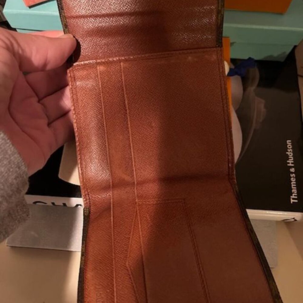 Authentic Vintage Louis Vuitton Monogram Wallet - Picture 5 of 8